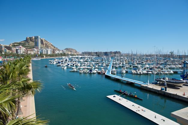 TURISMO Y SHOPPING EN EL MEDITERRÁNEO: ¿SÓLO EUROS? OH WAIT!