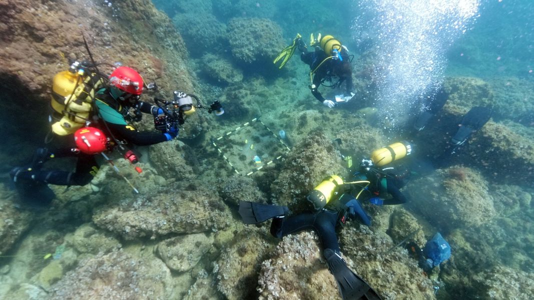 Fifty-three gold coins from the 4th and 5th centuries found on the seabed of Portitxol in Xàbia