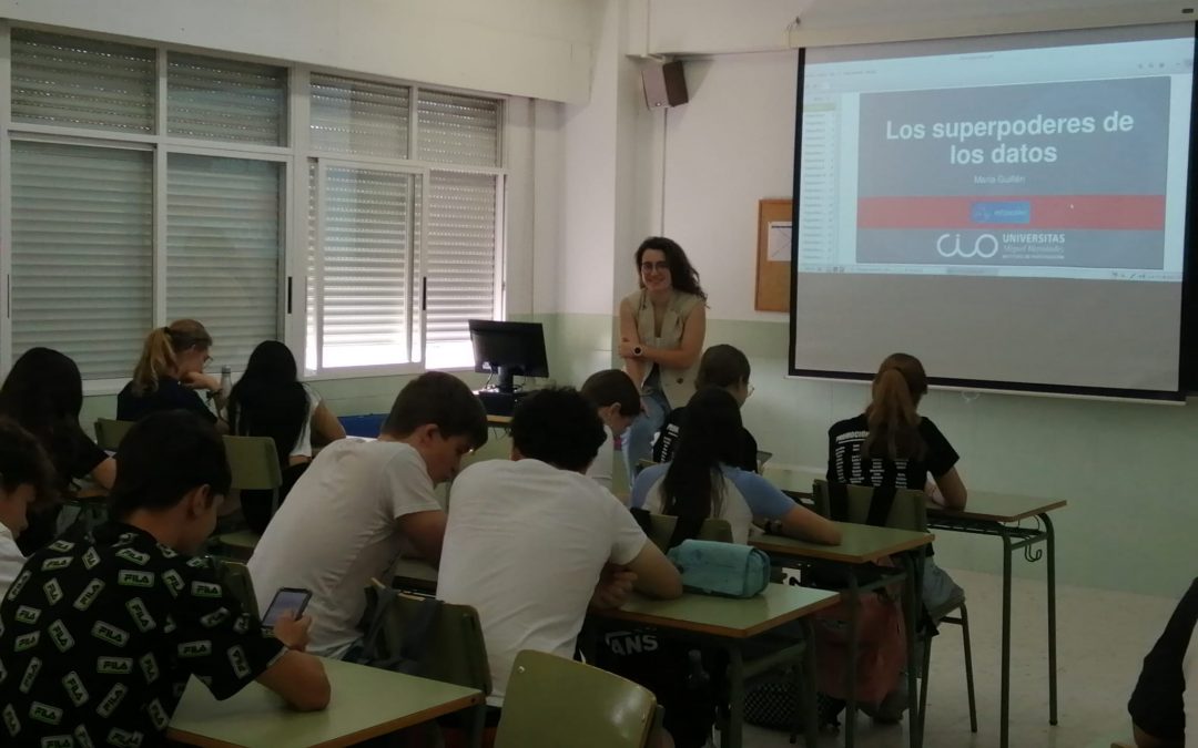 María Dolores Guillén vuelve a la escuela con el IES Tháder