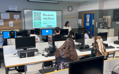 The researcher Ana López visits IES Malladeta
