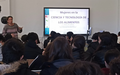 La investigadora Marina Cano visita el IES Montserrat Roig